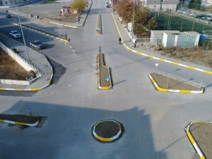 Trafikte Güvenliği Sağlamak İçin Yapılan Kavşak Sosyal Medyayı İkiye Böldü