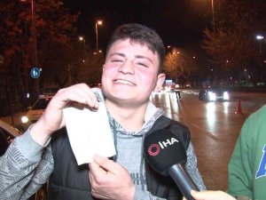 Denetimde Ceza Yedi, Şarkı Söyledi