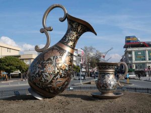 Bakır Görünümlü Obje Refahiye Kaymakamlığına Hibe Edildi