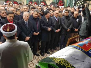 Cumhurbaşkanlığı Yi̇k Üyesi Şahin, Karabacak’ın Cenaze Törenine Katıldı