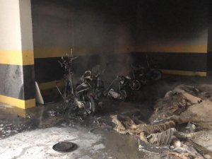 Park Halindeki Motosikletler Alevlere Teslim Oldu