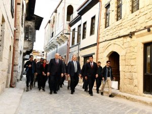 Vali Pehlivan Tarsus İlçesinde Temaslarda Bulundu