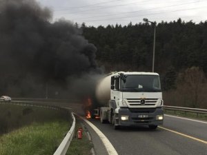 Çimento Yüklü Tır Balatalarından Yandı