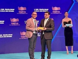 Kütahya Valiliği Motivasyon Ve Eğitim Tırı, “Yılın En İyisi” Ödülünü Törenle Aldı