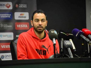 Selçuk İ̇nan: “Klopp’un Getirdiği Sistemi Benimsiyorum, Deniyorum”