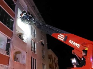 Yangında Can Pazarı: 20 Kişi Dumandan Etkilendi