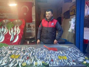 Gediz Pazarında Balıklar Çoğaldı, Fiyatlar Vatandaşı Üzdü
