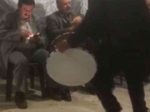 Düğünde Davul Çalarken Kalp Krizi Geçirdi: O Anlar Kamerada