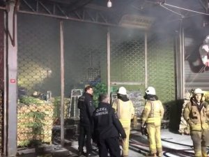 Ataşehir’de Sebze Ve Meyve Halindeki İş Yerinde Yangın