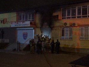İ̇zmir’de İlkokulda Yangın Büyümeden Söndürüldü
