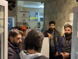 İ̇stanbul’da Suçluların Teknoloji Sığınağına Polis Baskını Kamerada: 212 Kayıtsız Telefon Bulundu