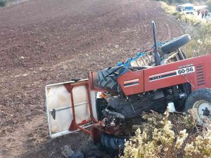 Osmaniye’de Otomobil İle Traktör Çarpıştı Sürücüler Yaralandı