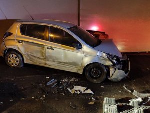 Kaza Yaptığı Hacizli Otomobili Bırakıp Kaçtı