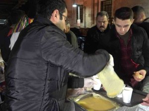 Bursa’da 6 Yıl Önce Başlattıkları Çorba Geleneğiyle Gönüllere Dokundular