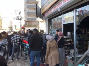 İ̇ş Yerinin Duvarı İle Araç Arasında Sıkışan Şahıs Yaralandı