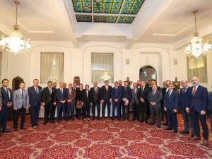 Bakan Çavuşoğlu, Cezayir’de Türk İş Adamlarıyla Bir Araya Geldi