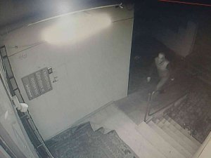 15 Yaşındaki Kız Çocuğuna Asansörde Bıçaklı Saldırı Şoku