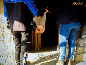 Hakkari Polisi İhtiyaç Sahibi Aileleri Sevindirdi