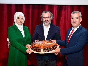 ‘Bilinçli Aile Ve Gençlerimiz’ Seminerine Vatandaşlardan Yoğun İlgi