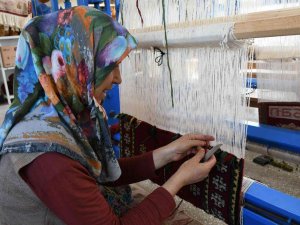 Köy Yaşam Merkezi’nde 3 Kuşak Birlikte Eğitim Görüyor