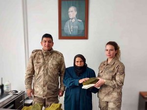 Mehmetçik İçin 17 Çift Çorap Ördü