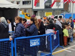 Bayrampaşa’da Yapılan Balık Festivali’nde 3 Ton Hamsi Dağıtıldı