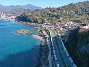 Sarp Sınır Kapısı’nda Tır Kuyruğu