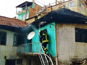 Soba Bacasından Çıkan Yangın Evi Küle Çevirdi