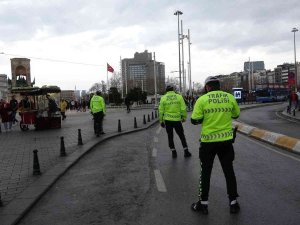 Taksim’de Ticari Taksilere Denetim