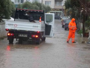 Muğla’da Şiddetli Yağış Etkili Oldu