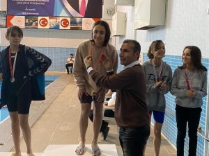 Samsatlı Öğrenci Yüzmede Üç Birincilik Aldı