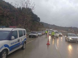 Bursa’da Maddi Hasarlı Zincirleme Trafik Kazası