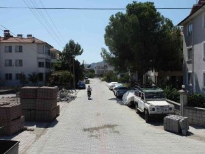 Ortaca’da Yollara Kilitli Parke Döşeniyor