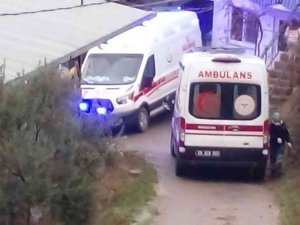 Virajı Alamayan Otomobil, Uçurumdan Hayvan Damının Üzerine Düştü: 7 Yaralı