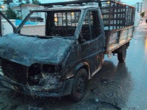 Samsun’da Seyir Halindeki Kamyonete Yangın Çıktı