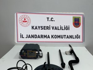 Kilisede Kaçak Kazı Yapanlara Suçüstü