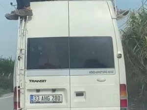 Minibüs Tavanında Tehlikeli Yolculuk