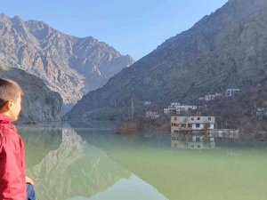 Sular Altında Kalmaya Başlayan Evlerine Son Kez Baktılar