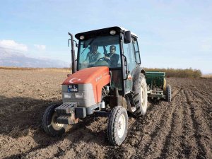 Direksiyona Geçen Başkan Vural, Ata Tohumlarını Toprakla Buluşturdu