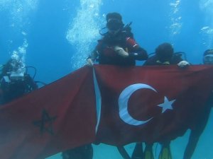 Faslı Öğrenciden Su Altında Tur Kutlaması