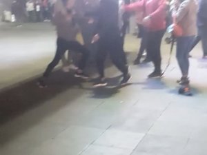 İ̇stanbul’da Yaşanan Tekme, Yumruk Ve Silahlı Kavgalar Kamerada
