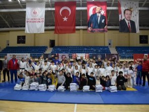 Judo Sporcuları Birlikte Antrenman Yaptı