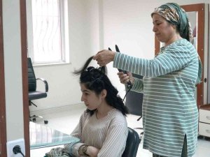Kuaförlük Ve Cilt Bakım Kursuna Yoğun İlgi