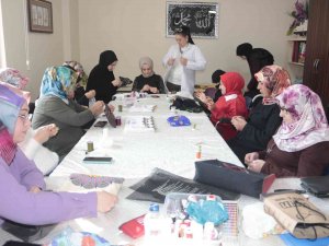 Kadınlar İlmek İlmek Ev Ekonomilerine Katkı Sağlıyor