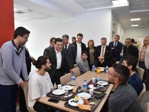 Kepez Belediye Başkanı Tütüncü: “Antalya’da Yurt Sorunu Yok”
