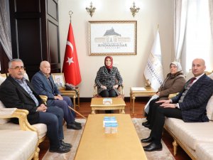 Vali Yiğitbaşı Yeni Hafta Mesaisine Şehit Yakınlarını Kabul Ederek Başladı