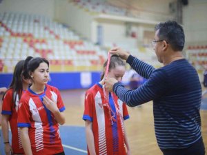 Denizli’de 114 Sporcu Kupayı Kaldırmak İçin Kıyasyısa Mücadele Etti