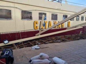 Yüzer Disko Catamaran İçin Kurtarma Çalışması Yapılıyor