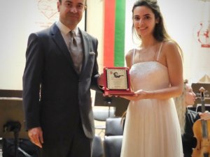 Genç Keman Virtüözünden Uluslararası Yarışmada Birinci Oldu