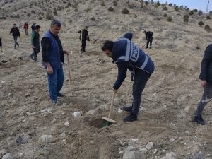 Malatya’da Fidanlar, Şehit Polisin Anısına Toprakla Buluşturuldu